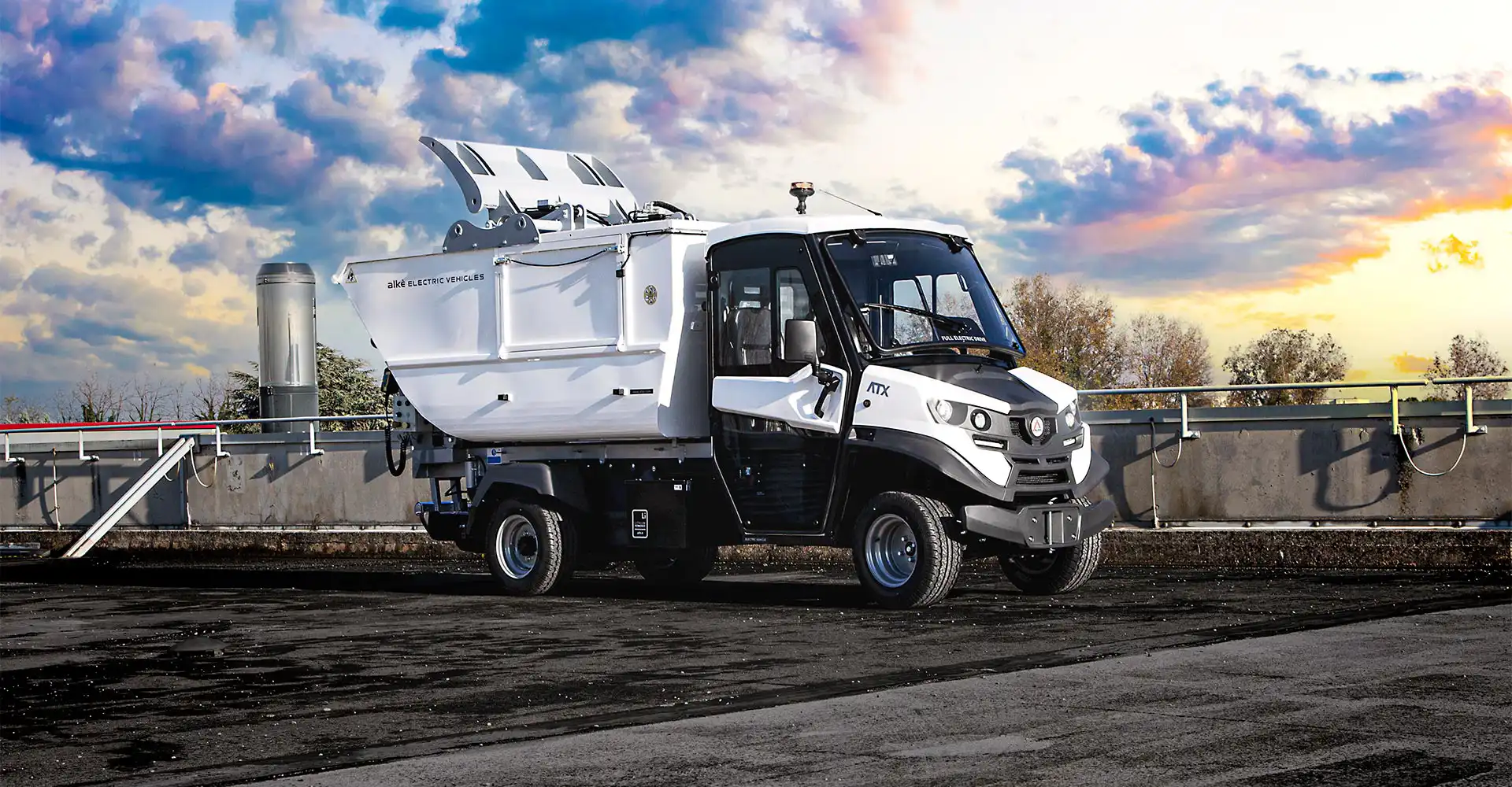 Rear loader body with compaction system