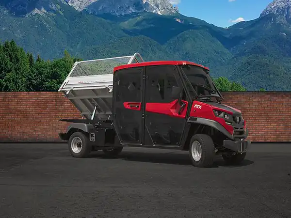 Cargo bed with 3 way tipper