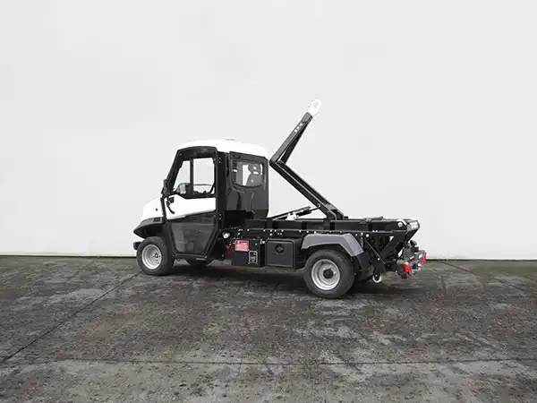 Hooklift electric vehicle