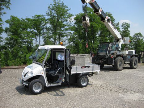 Road test: a block of reinforced concrete loaded on the small electric pickup